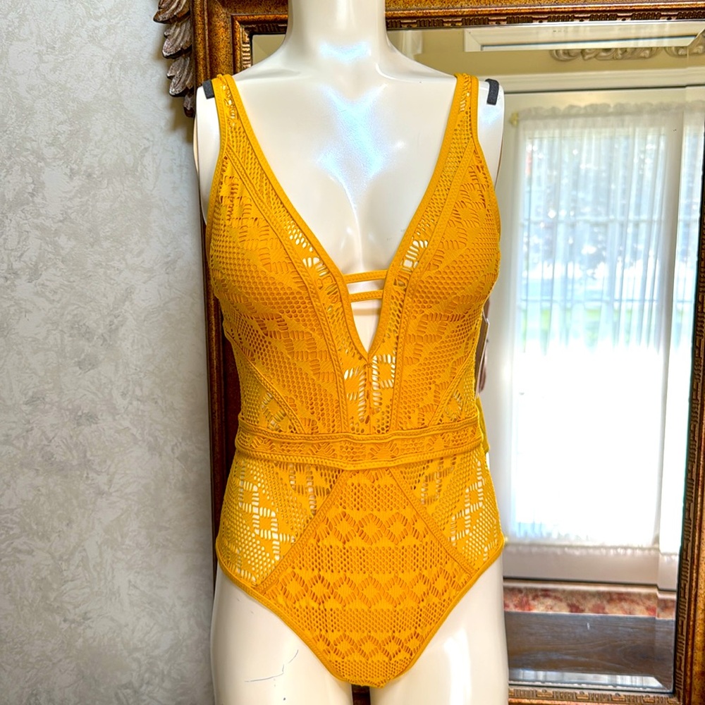 New BECCA Mustard Yellow Lace One Piece Swimsuit. Sz L. Ladder cutout in front. - Picture 9 of 15